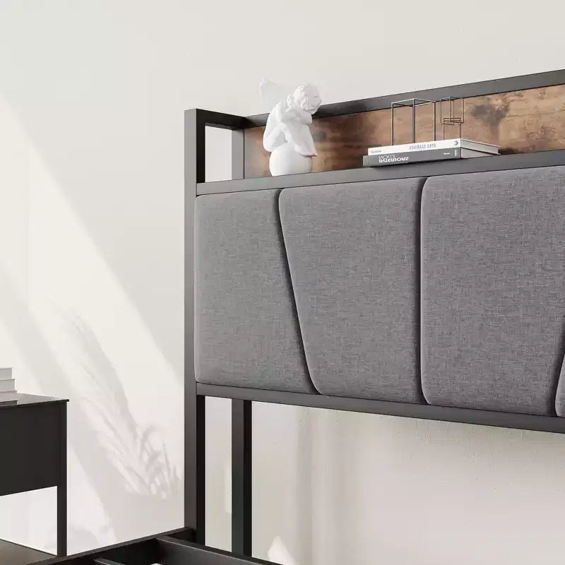 Cadre de lit double, tête de lit de rangement avec station de recharge, solide et stable, sans bruit, pas besoin de sommier tapissier, assemblage facile, marron vintage et gris