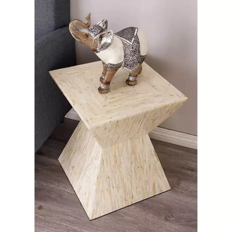 Table d'appoint contemporaine incrustée de coquillages