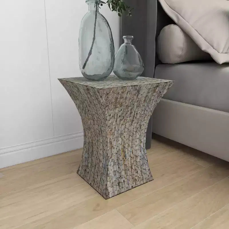 Table d'appoint contemporaine incrustée de coquillages
