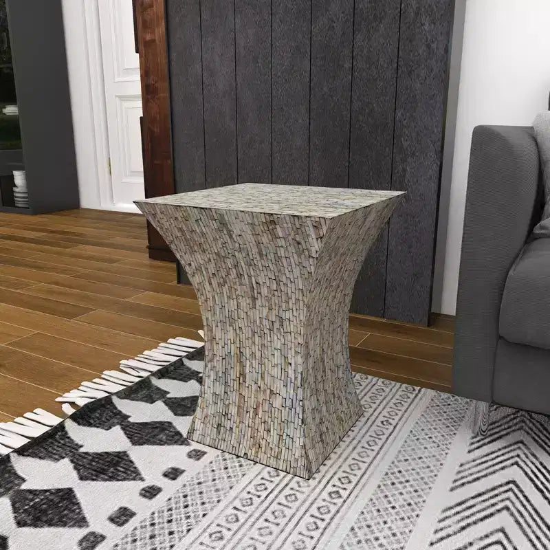 Table d'appoint contemporaine incrustée de coquillages